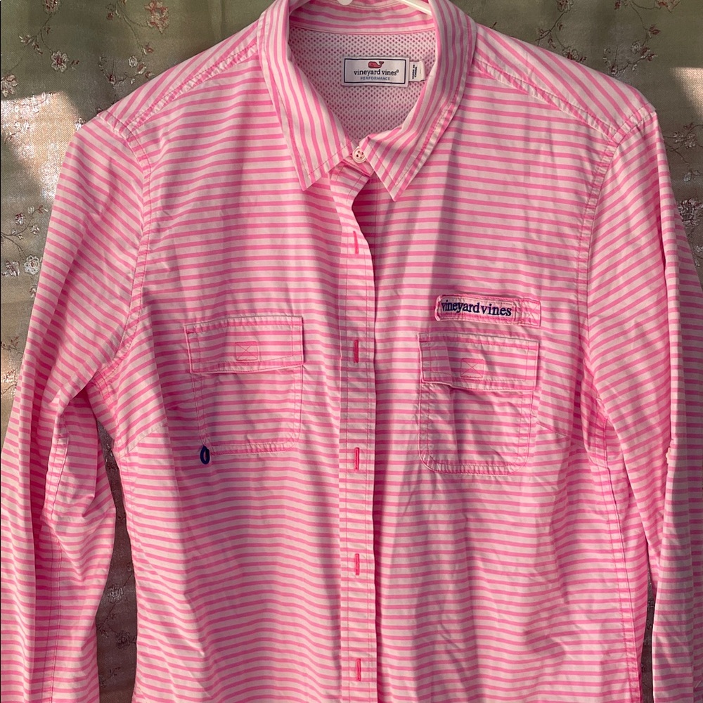 Vineyard Vines 8 Pink and White Striped Performance Light weight Top